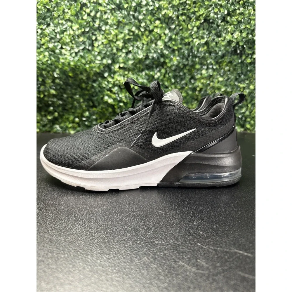 Nike Air Max Motion 2 Black White Shoes Womens Size 7 Sneakers